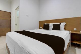 Collection O near Ambarrukmo Plaza Mall formerly Damar Kusumo Guest House - 5