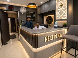 City Hotel - 8