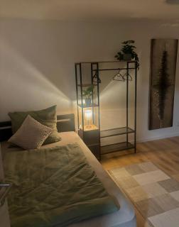 25 Sleep - 5 Zimmer, max 8 Personen, 2 Bäder, Küche, Einzelbetten 120x200cm, WLAN, inkl Parkplätze am Haus - 0