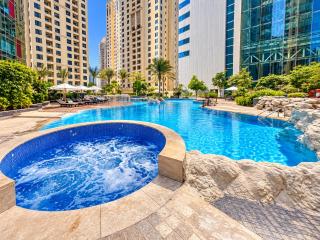 JBR Luxe Seaviews Apartment with Pool & Gym - Dubai - 6