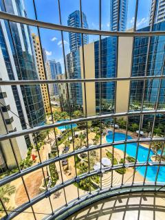 JBR Luxe Seaviews Apartment with Pool & Gym - Dubai - 4