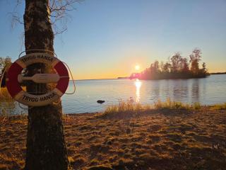 Möt höstsolen på Hjälmarens strand! - 0