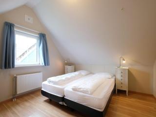 Holiday home by the nature reserves - Sint Maartenszee - 5