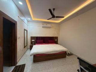 HOTEL ORCHHA HILLS - Near laxmi Temple - 0