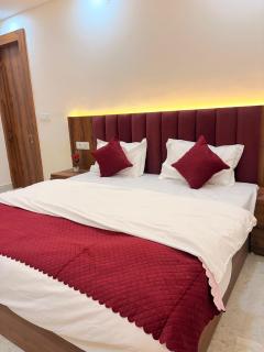 HOTEL ORCHHA HILLS - Near laxmi Temple - 1