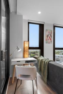 2 Bedroom Apartment near Warringal Private Hospital - Level 9 views and parking - 8