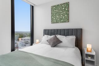 2 Bedroom Apartment near Warringal Private Hospital - Level 9 views and parking - 9
