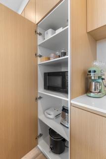 2 Bedroom Apartment near Warringal Private Hospital - Level 9 views and parking - 4