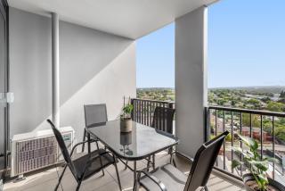 2 Bedroom Apartment near Warringal Private Hospital - Level 9 views and parking - 1