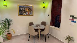 Den Cozy Modern Escape - 8