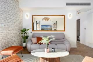 Elegant 2BR Suite near the Sea - 8