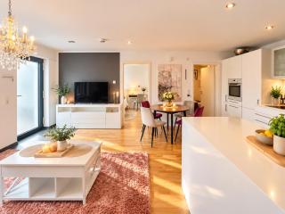 Casa Memmingen - modern & gemütlich - hochwertige Einbauküchen - Stellplatz - Balkon oder Terrasse - Waschmaschine & Wäschetrockner - Nähe Klinikum - stadtnah - 2