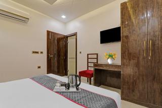 Townhouse Hotel Spotlight - 5