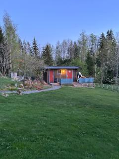 Sjönära hus, bastu, egen båt, 75 m till badplats - 1