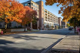 Landing Amazing 1BD Clubhouse Courtyard - Fort Wayne - 3