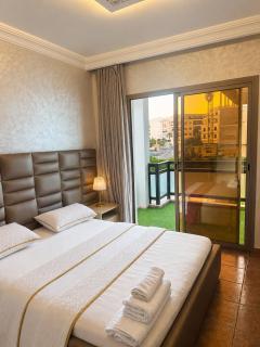 Stress-Free Stay Beach Pool & Airport - 7