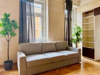140m2 Old-School Apartment with Free Parking - 7
