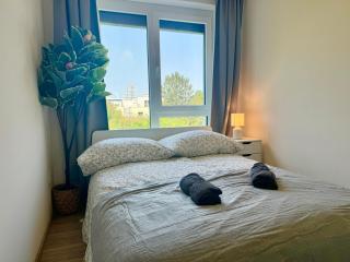 Modern Apartment with Balcony & Free Parking - 1