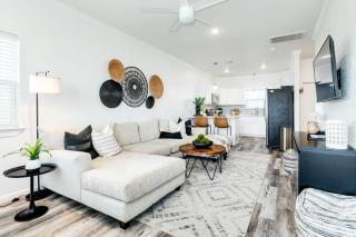 White Sands Retreat - Modern, Comfy, Down from Beach! - 9
