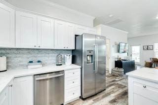 White Sands Retreat - Modern, Comfy, Down from Beach! - 1