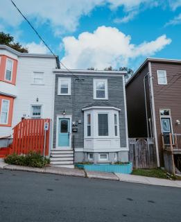 Downtown Heritage Home | 3 Bed + Backyard - 8