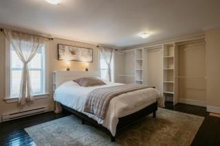Downtown Heritage Home | 3 Bed + Backyard - 7