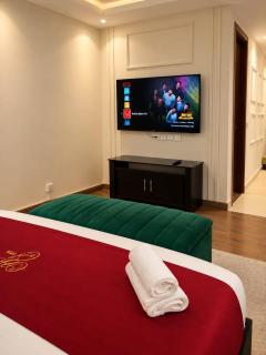 Goldcrest Mall and Residency - Serene Studio Apartment - 7