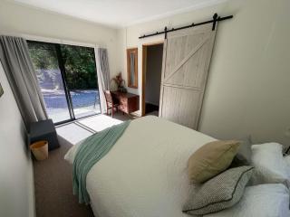 Riverbank Retreat - 4