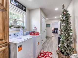 Chickasha ChristmasTown - Family Holiday Retreat - 2