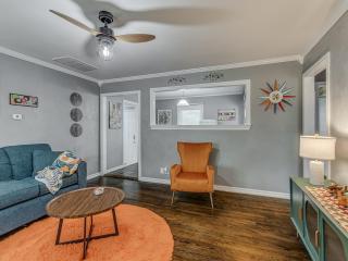 Glitter, Grits, & Groove Colorful Getaway-Sleeps 6 - 0