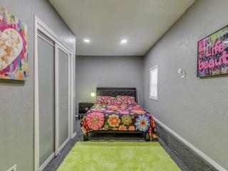 Glitter, Grits, & Groove Colorful Getaway-Sleeps 6 - 9