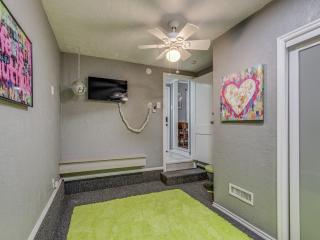 Glitter, Grits, & Groove Colorful Getaway-Sleeps 6 - 5