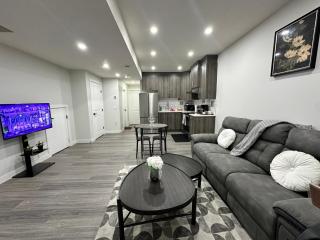 Cozy Suite near Calgary Airport - 9