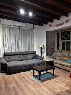 Casa con amplios espacios y baño privado - 0