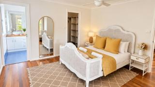 Splendour Hideaway - Table games and oasis pool - Caves Beach - 9