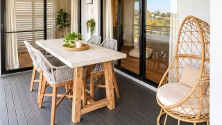 Splendour Hideaway - Table games and oasis pool - Caves Beach - 8