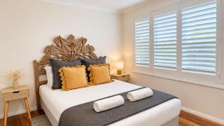 Splendour Hideaway - Table games and oasis pool - Caves Beach - 6