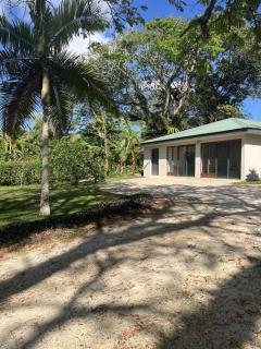 Seahorse Lodge - Port Vila's WOW Factor! Huge 5 Bedroom, 3 Bath Seaside Paradise - 9