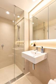 D11 Skyline View Abnb 2BR With Free Parking, 6 Min Walk To MCEC - 1