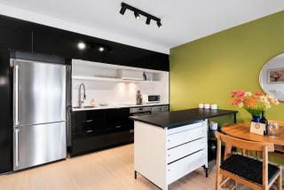 Comfy 2BR w Parking, Pool & Large Private Balcony - 6