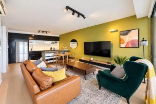 Comfy 2BR w Parking, Pool & Large Private Balcony - 5