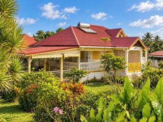 Domaine Palm Garden, Villa 3 càc avec terrasse, barbecue et vaste jardin tropical, proche de Deshaies - 0