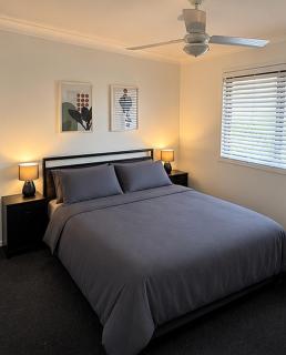 Cosy Suburban Townhouse - 9