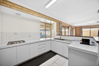 Spacious 4-Bed House with Private Garage - 5