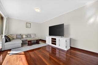 Spacious 4-Bed House with Private Garage - 3
