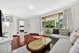 Spacious 4-Bed House with Private Garage - 1