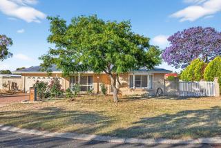 Spacious 4-Bed House with Private Garage - 2