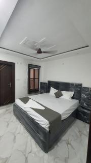 Jhansi Seven Divine Inn - 9