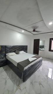 Jhansi Seven Divine Inn - 5