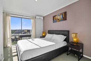 Snug 2-bed Townhouse Near Bustling Shops - 8